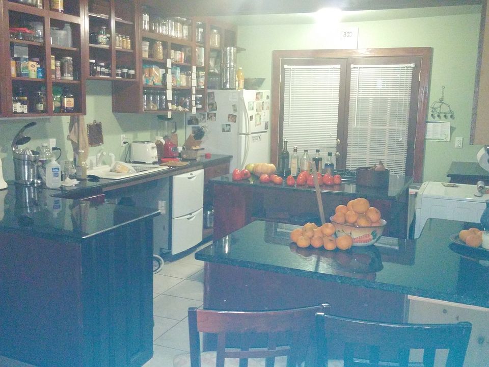 2nd image of 718 Gwen St