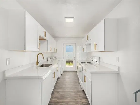 225 S Stapley Dr #103, Mesa, AZ 85204
