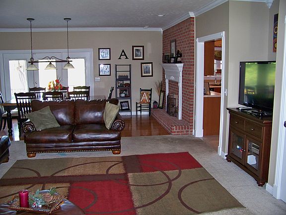 Family Room / Dining Area