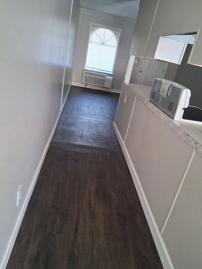 665 N College St — Photo 1