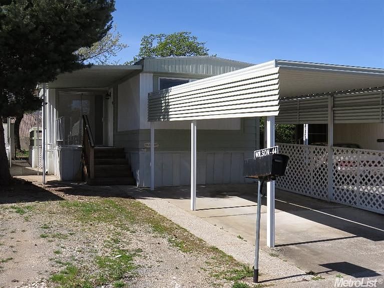 1st image of 44 Goldenrod Ave