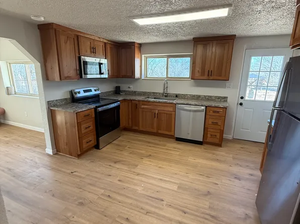 37 La Ladera Rd, Los Lunas, NM 87031