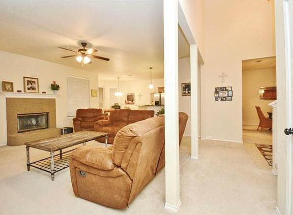 3rd image of 101 Oak Hollow Ln