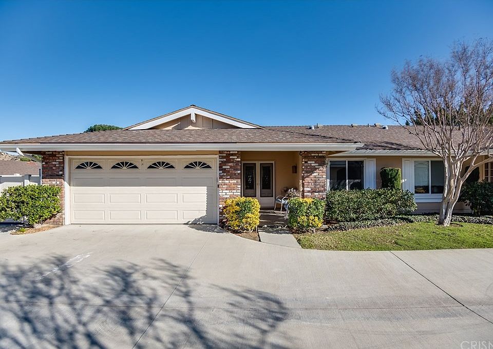 1st image of 26377 Oak Plain Dr