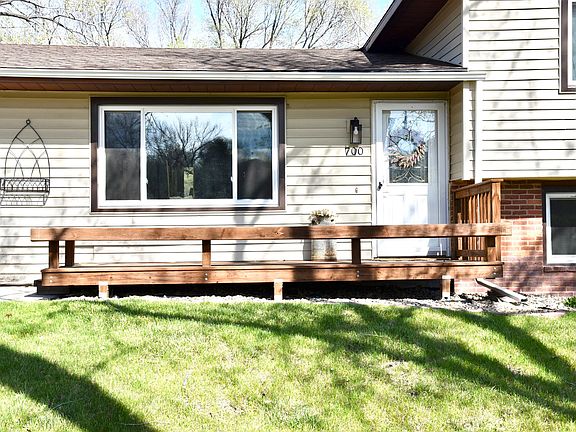3rd image of 700 N Taylor Ave