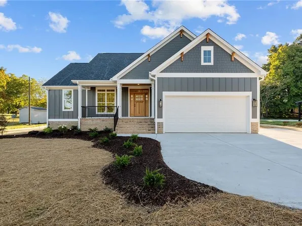 2722 Maple Ave, Burlington, NC 27215
