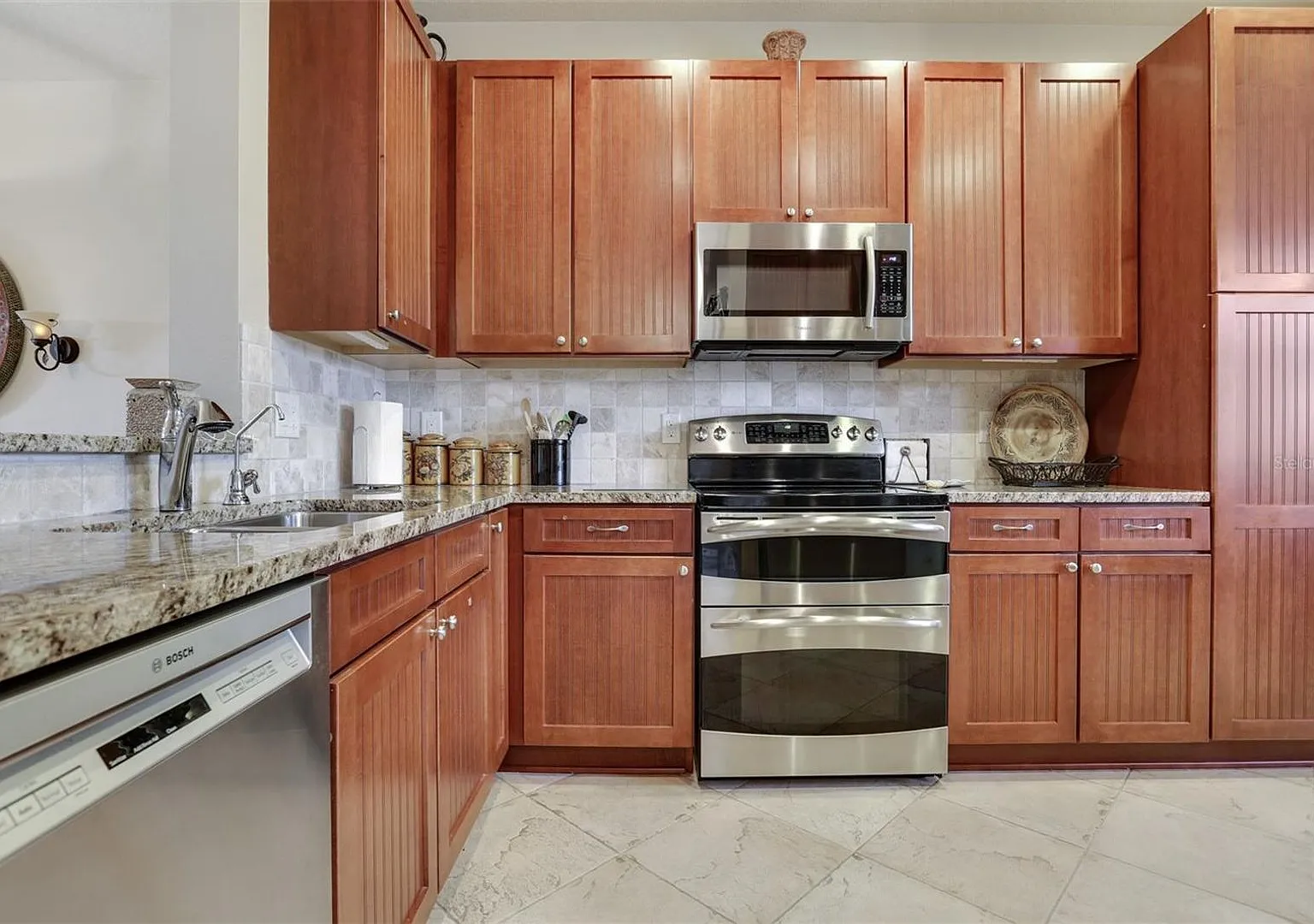 Valencia Lakes live like you are on vacation — Photo 4