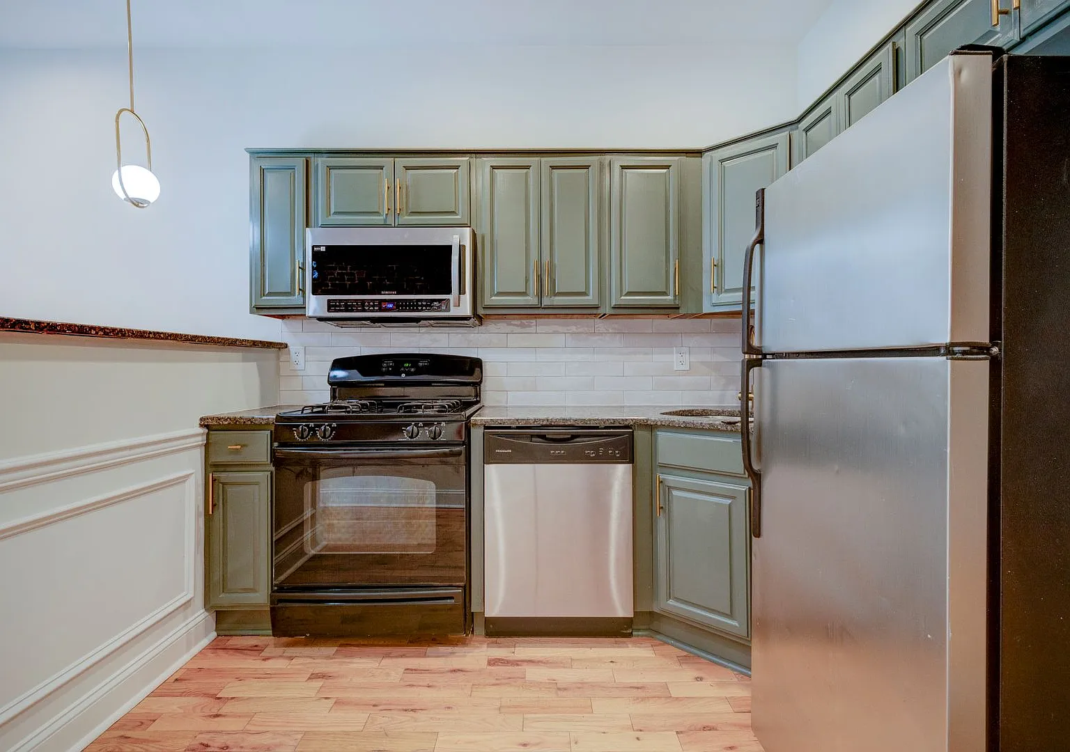 Spacious Living in the Heart of Philadelphia — Photo 3