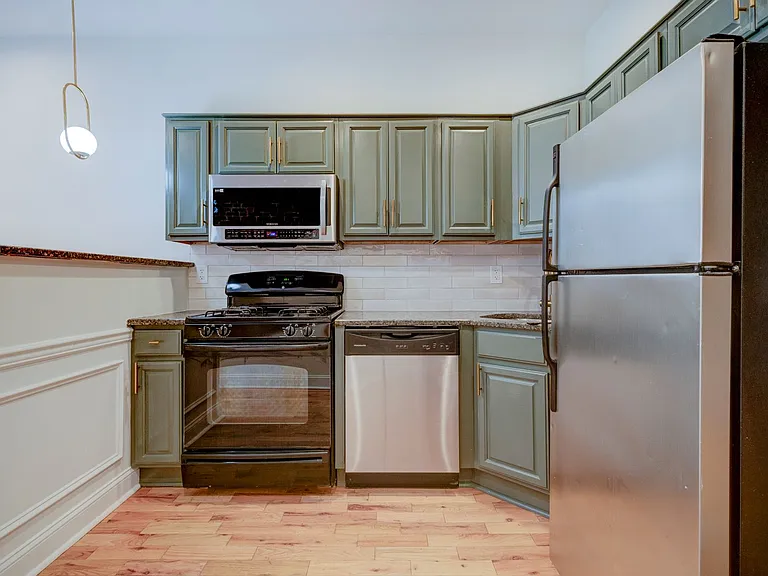 3235 Page St — Photo 3