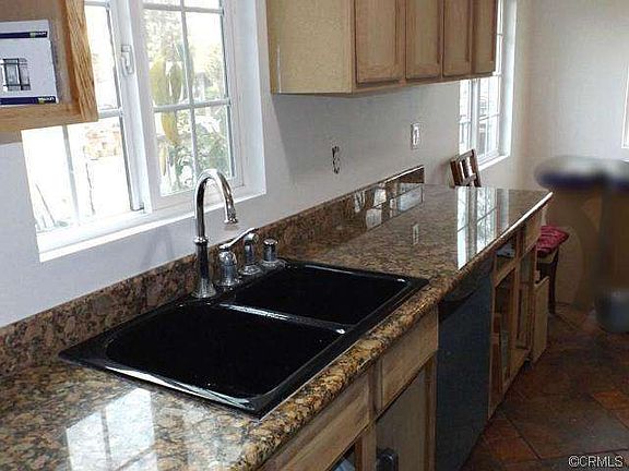 3rd image of 1523 W Hawthorne St