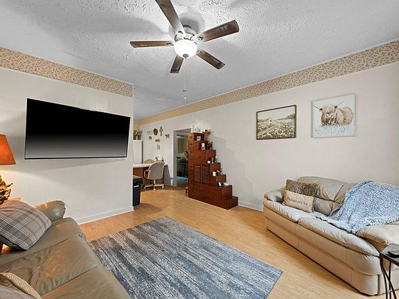 5th image of 133 Myrtle Ave