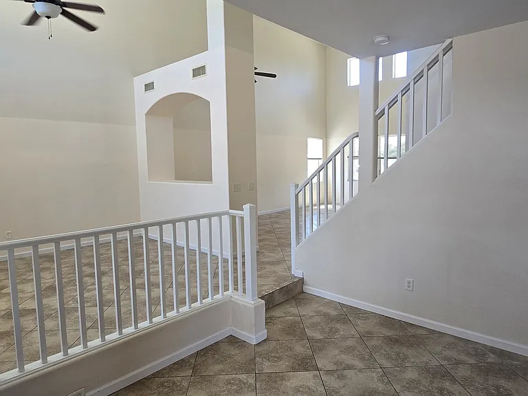 2611 W Gypsum Ave — Photo 2