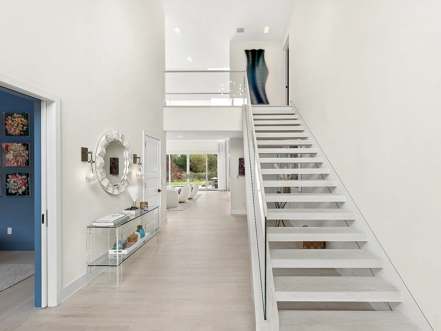 Newly Renovated in Southampton Village Estate Section — Photo 4