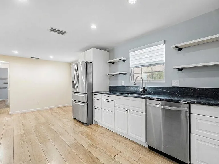 353 E Lakewood Rd — Photo 16