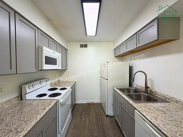2613 Amherst Ct — Photo 4