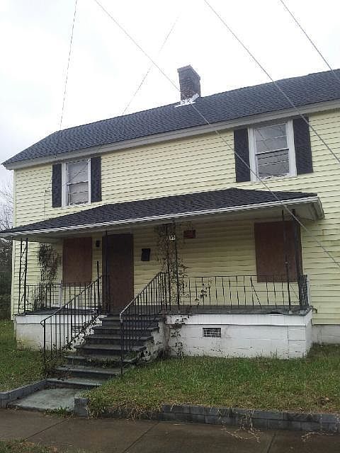 2nd image of 351 College St
