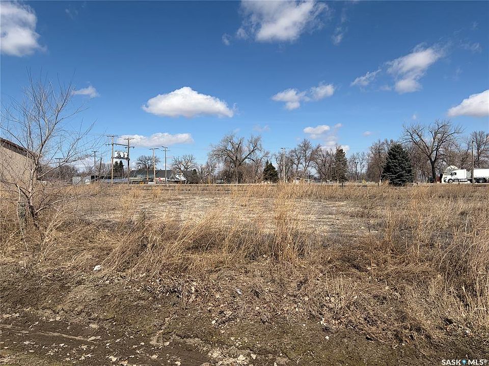 1st image of 607 Railway AVENUE