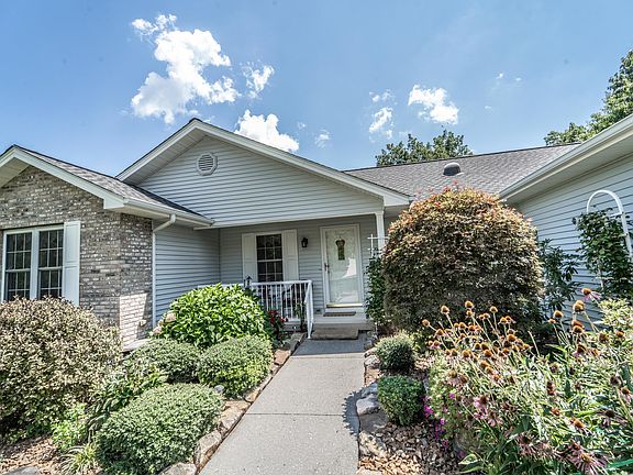 2nd image of 140 Mountain View Dr
