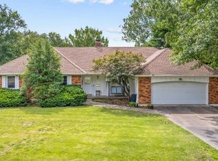 11101 Greenbrier Ln, Kansas City, MO 64137