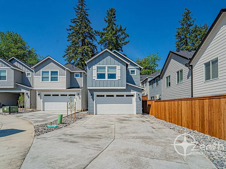 4924 NE 2nd Ct — Photo 3
