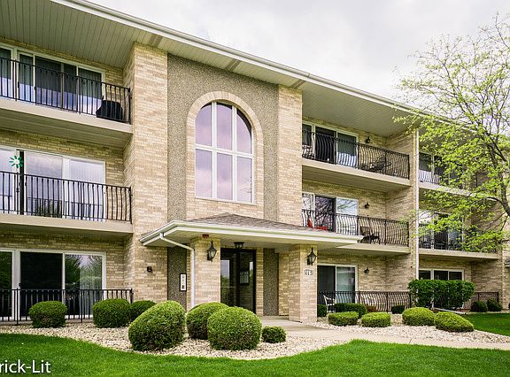 5th image of 17731 Bernard Dr APT 1B