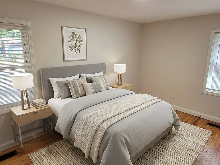 2076 Seneca Dr — Photo 2