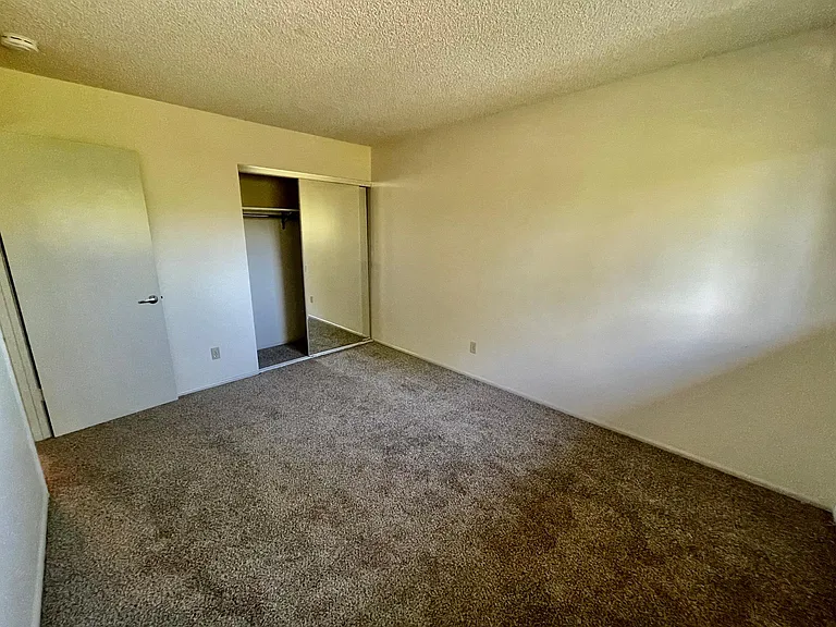 19535 River Rd #4 — Photo 8