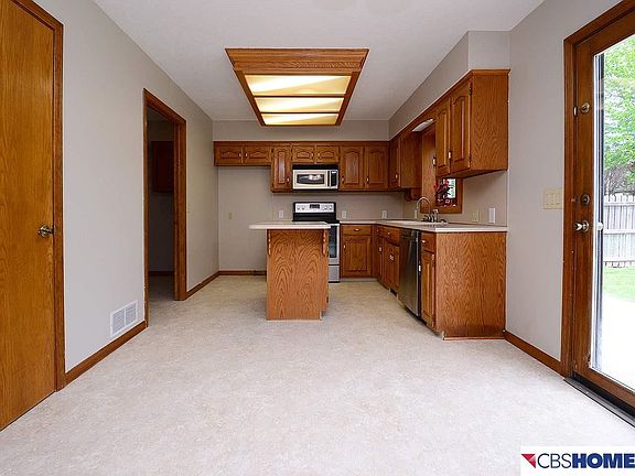 3rd image of 1706 Savannah Dr