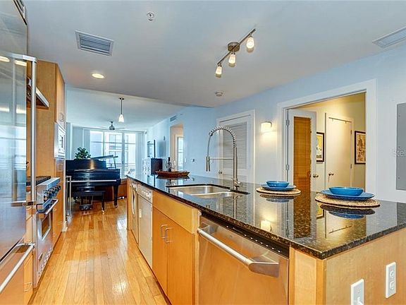 5th image of 1120 E Kennedy Blvd Unit 735