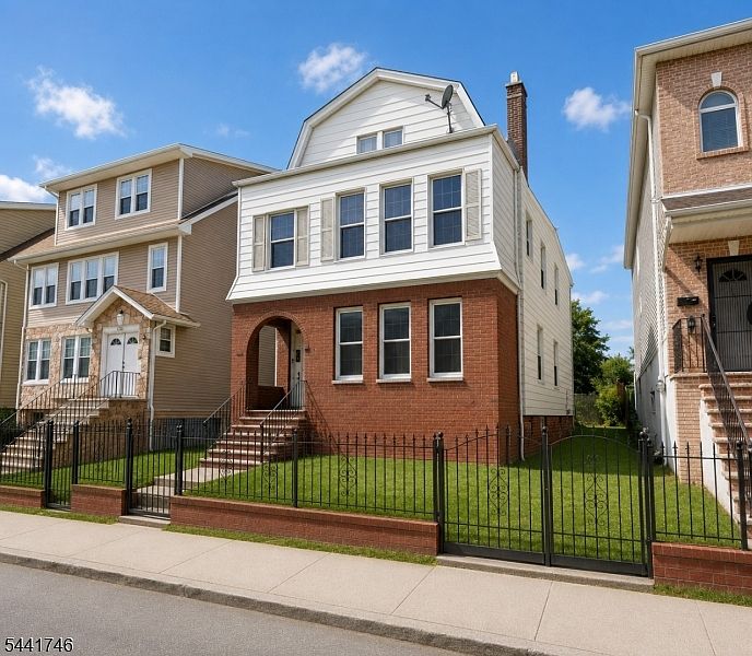 1st image of 133 Isabella Ave