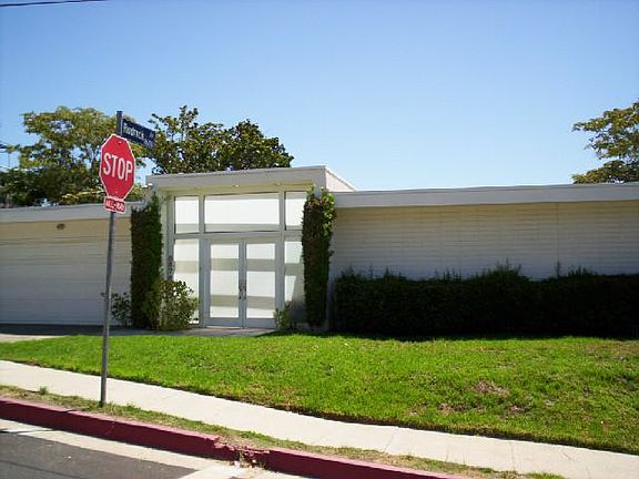 3rd image of 8576 Farralone Ave