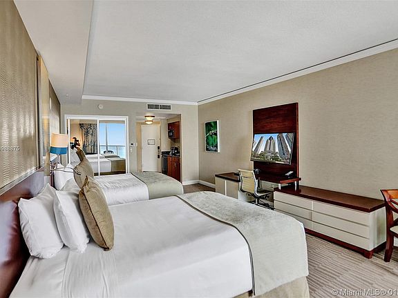 5th image of 18001 Collins Ave #1510