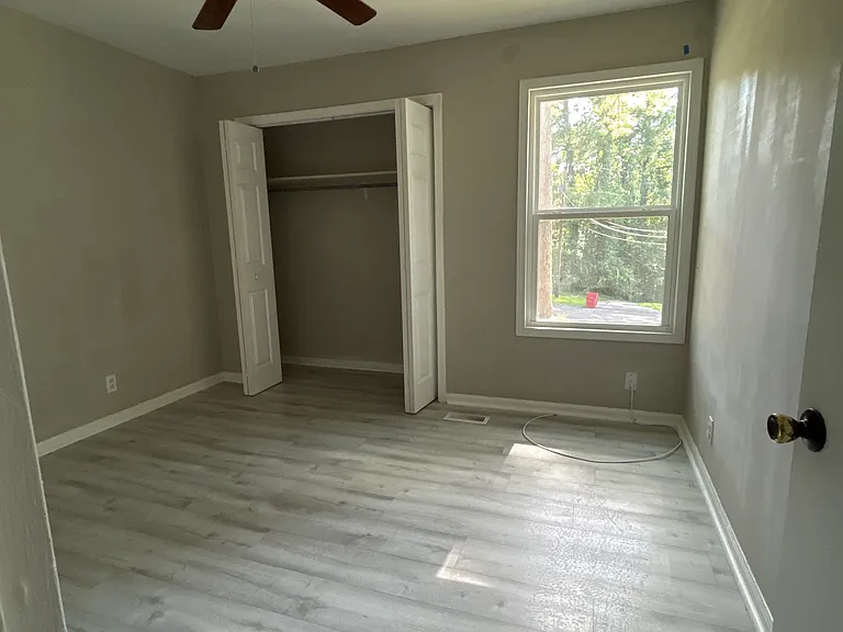 555 Glencove Dr — Photo 16
