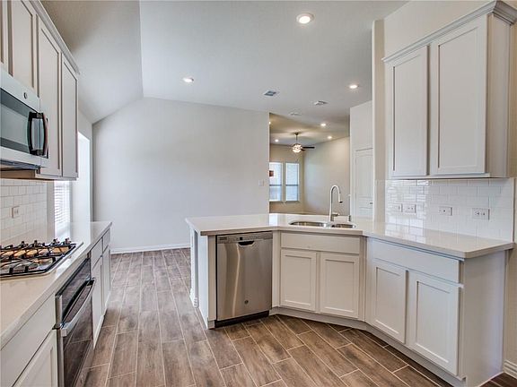 2nd image of 1301 Crossvine Dr