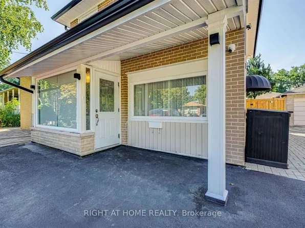 378 Taylor Mills Dr S, Richmond Hill, ON L4C 2T1