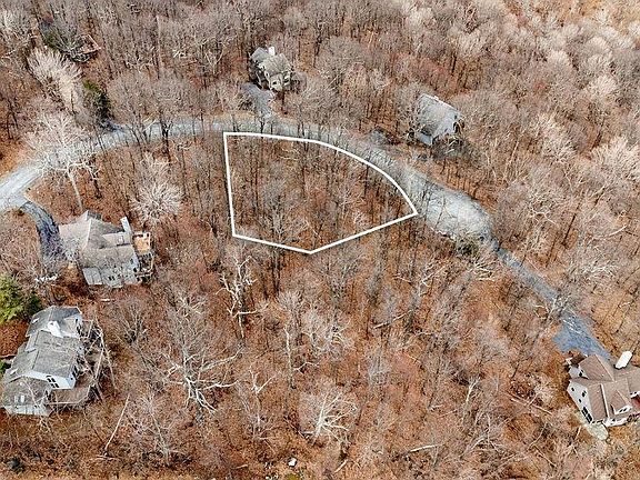 5th image of 122 Hanging Rock Ln
