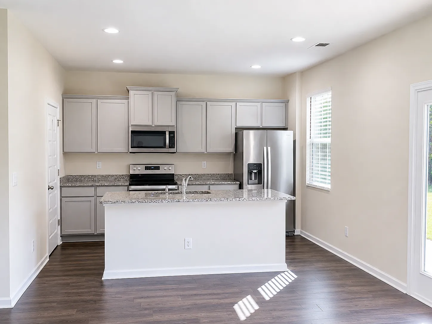 4 bed, 2.5 bath, 2175 sqft, $2,400 — Photo 2