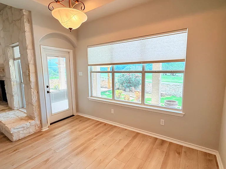 412 Shayla Ln — Photo 11