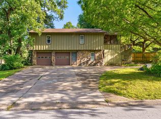 2411 S Camber Avenue, Springfield, MO 65809