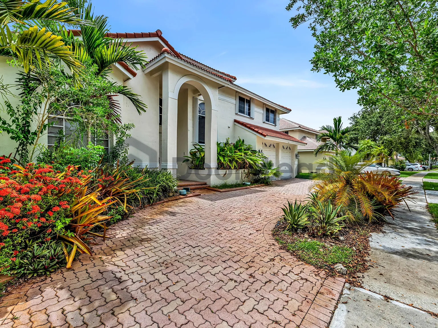 4 bed, 3.5 bath, 3200 sqft, $5,185 — Photo 2
