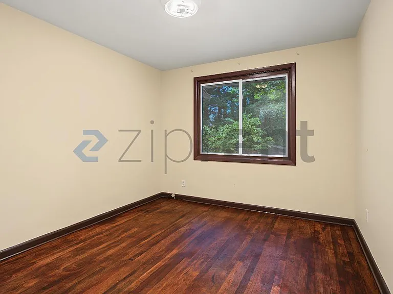 920 SW Stephenson Ct — Photo 23