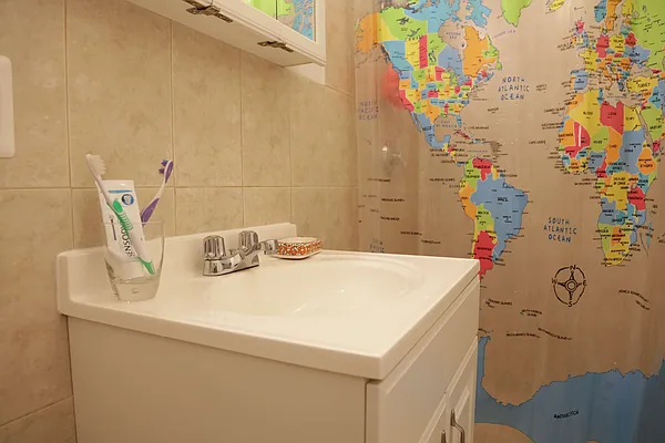 Rented by Easy Rental LLC | media 28