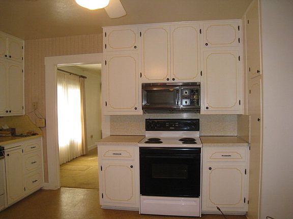 5th image of 705 Bell St
