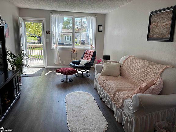 3rd image of 540 16th St SE