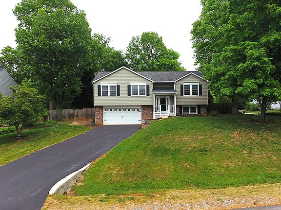 3rd image of 74 Clarion Dr