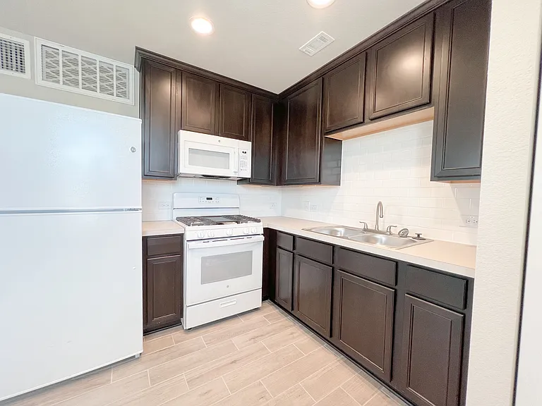 653 Ferrule Dr #B — Photo 3