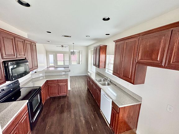 5th image of 2101 Woodhaven Dr