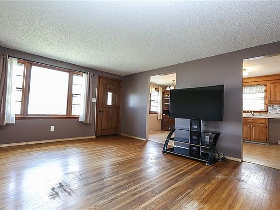 4th image of 149 Keever Ave