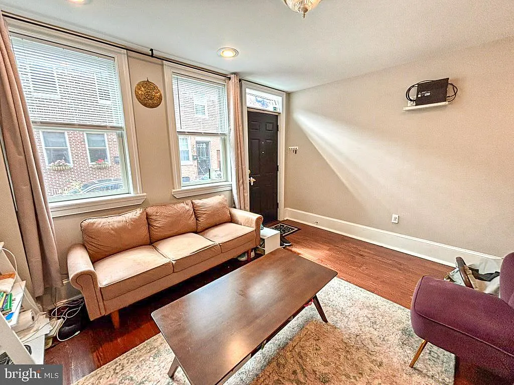 2 bed, 1.5 bath, 1252 sqft, $2,950 — Photo 2