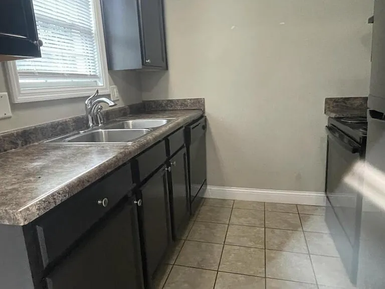 916 Villa Dr — Photo 3